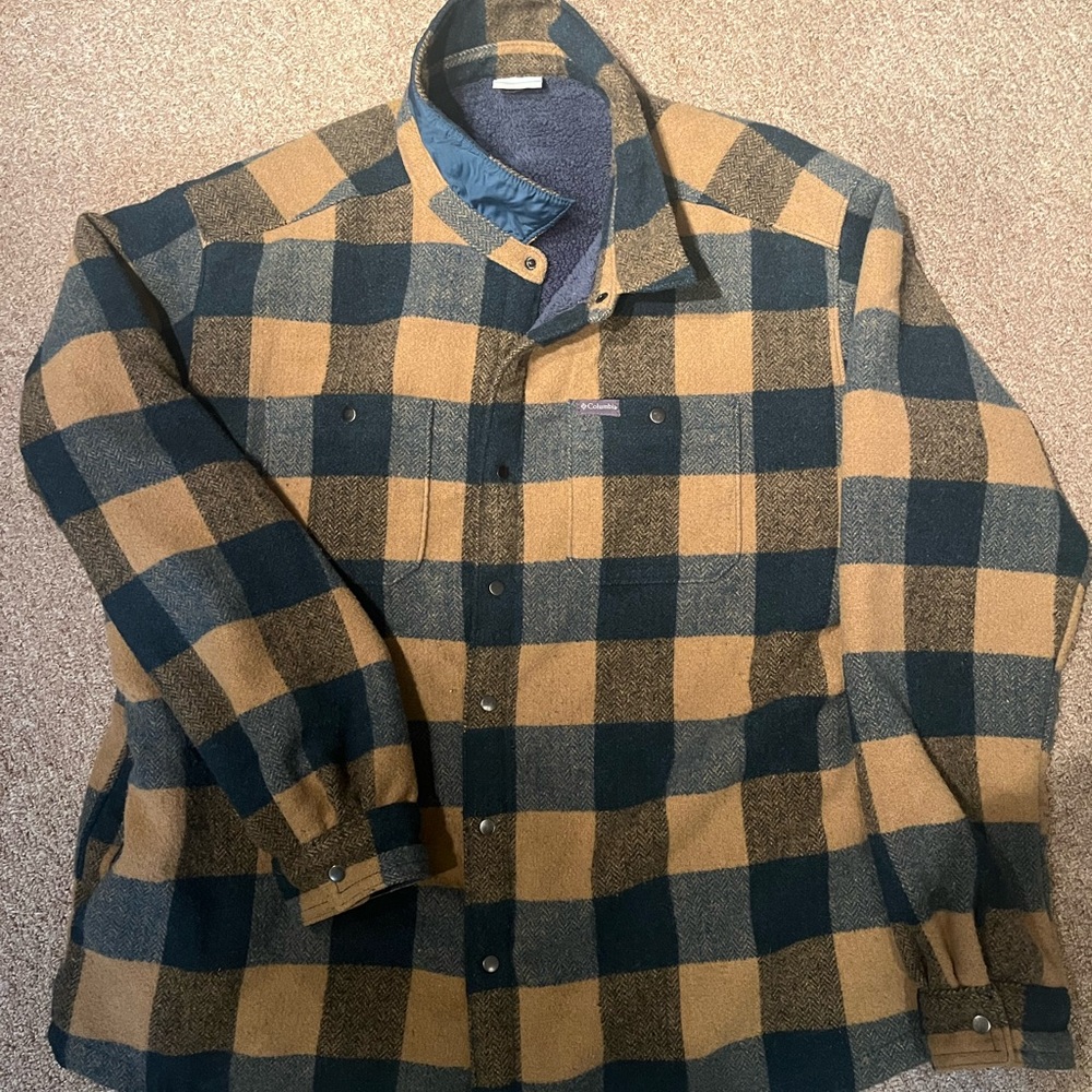 Columbia Plaid Shirt jacket in Green and Tan. N.W.O.T
